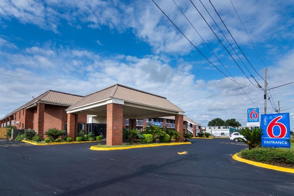 Motel 6-Montgomery, AL - Coliseum image 1