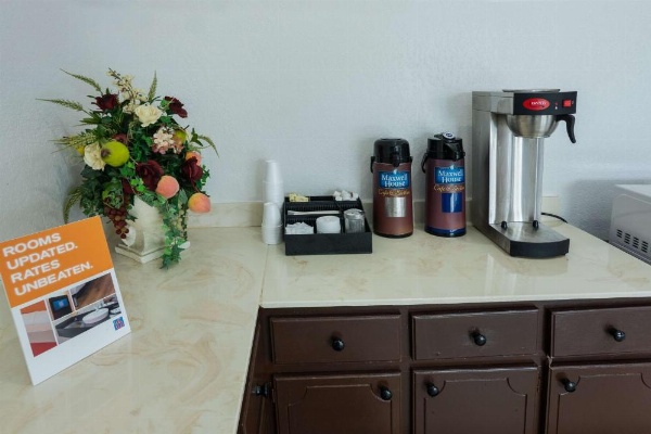 Motel 6-Montgomery, AL - Coliseum image 23