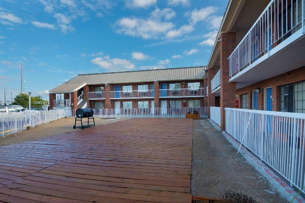 Motel 6-Montgomery, AL - Coliseum image 3