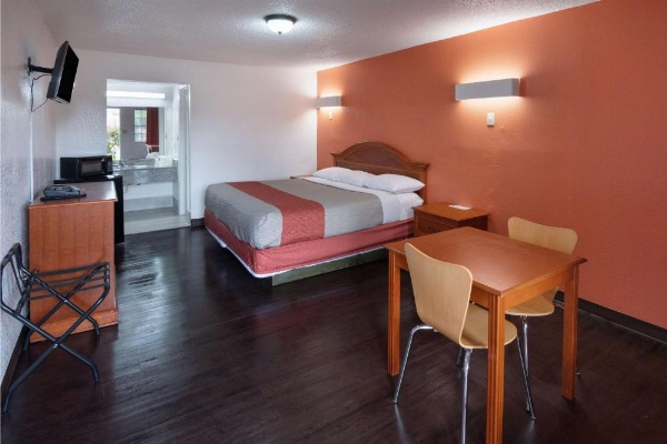 Motel 6-Montgomery, AL - Coliseum image 5