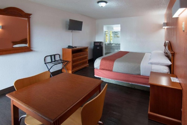 Motel 6-Montgomery, AL - Coliseum image 7