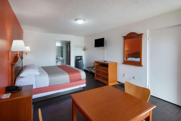 Motel 6-Montgomery, AL - Coliseum image 8